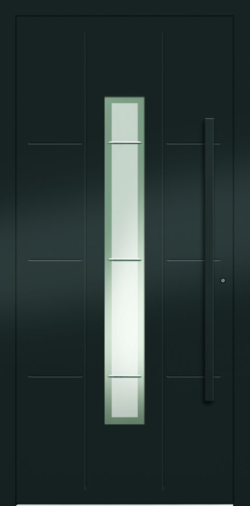 Schwarze Haustür mit schmalem, vertikalem Fenster in der Mitte und langem, schwarzem Türgriff rechts